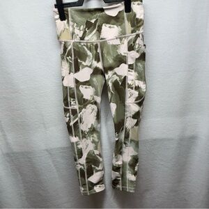 Athleta Ultimate‎ Stash II Capri Green Camo Print Pockets Womens XS